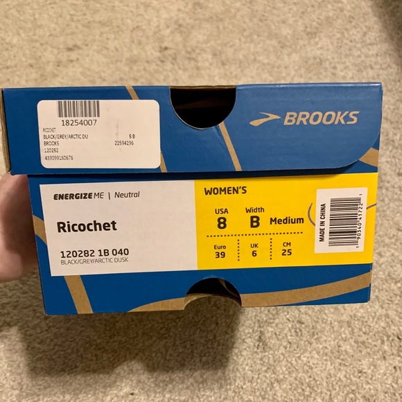Women’s Brooks Ricochet - Picture 2 of 2